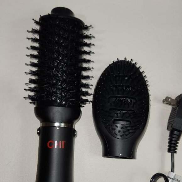CHI Volumizer 4-in-1 Blowout Brush used - Picture 3 of 5